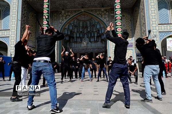 مراسم عزاداری و نماز ظهر عاشورا در حرم حضرت عبدالعظیم