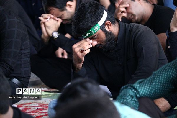 برگزاری نماز ظهر عاشورا در جزیره کیش