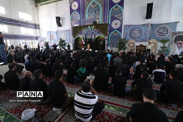 برگزاری نماز ظهر عاشورا در جزیره کیش