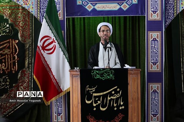 برگزاری نماز ظهر عاشورا در جزیره کیش