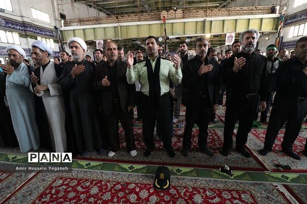 برگزاری نماز ظهر عاشورا در جزیره کیش