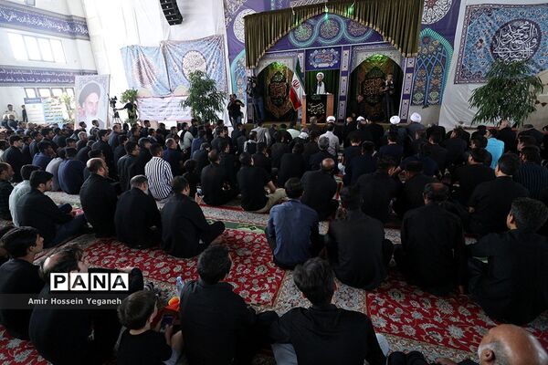 برگزاری نماز ظهر عاشورا در جزیره کیش