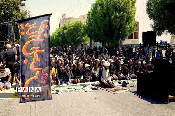 نماز ظهر روز عاشورا در محله بهمنی بوشهر