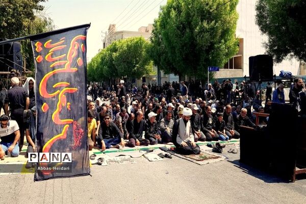 نماز ظهر روز عاشورا در محله بهمنی بوشهر