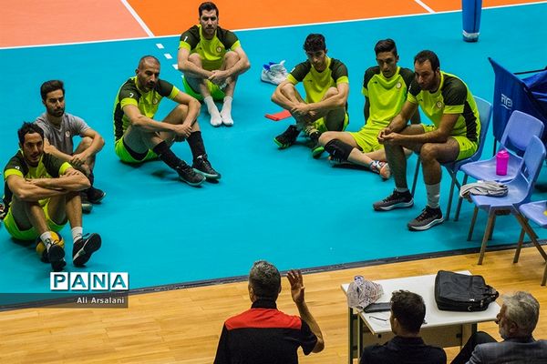 تمرین تیم والیبال شهرداری ارومیه
