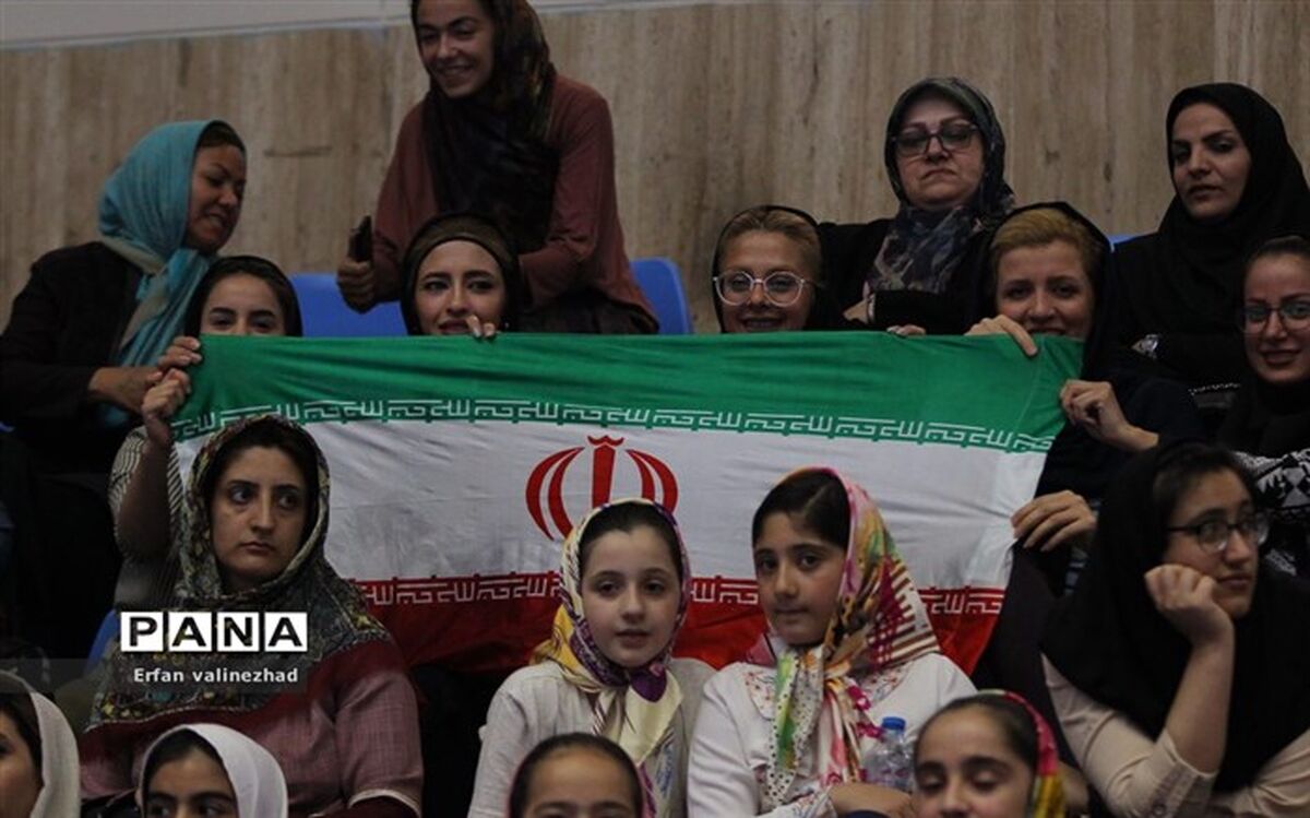 فرزاد آشوبی: فضای ورزشگاه‌ها مطلوب نیست ولی دلیل نمی‌شود حق حضور زنان در ورزشگاه را به رسمیت نشناسیم