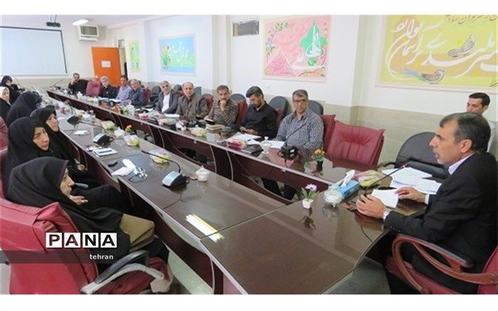 فروتن:  مدارس غیردولتی باید باری از دوش مدارس دولتی بردارند
