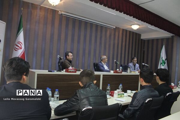 دیدار و گفت‌وگوی نمایندگان نهمین دوره مجلس دانش‌آموزی با مدیرکل آموزش و پرورش آذربایجان شرقی