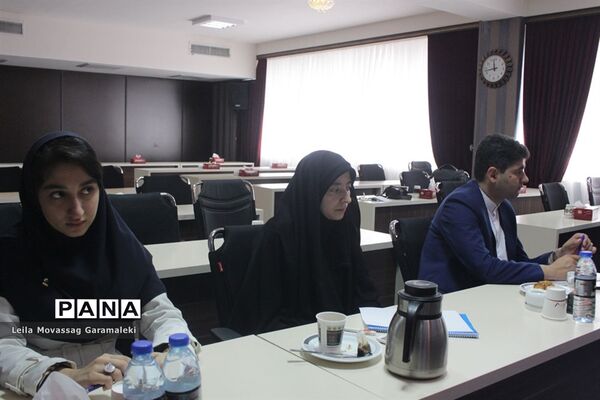 دیدار و گفت‌وگوی نمایندگان نهمین دوره مجلس دانش‌آموزی با مدیرکل آموزش و پرورش آذربایجان شرقی