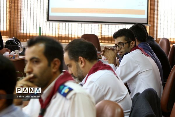 جلسه توجیهی سامانه شبکه  توزیع مواد غذایی مجاز در بوفه‌های مدارس