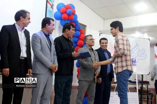 همایش تجلیل از رتبه‌های زیر هزار کنکور سراسری و المپیادهای علمی دشتستان