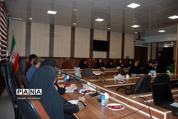 نشست تخصصی نقد و بررسی مجله رشد تکنولوژی در شهرری