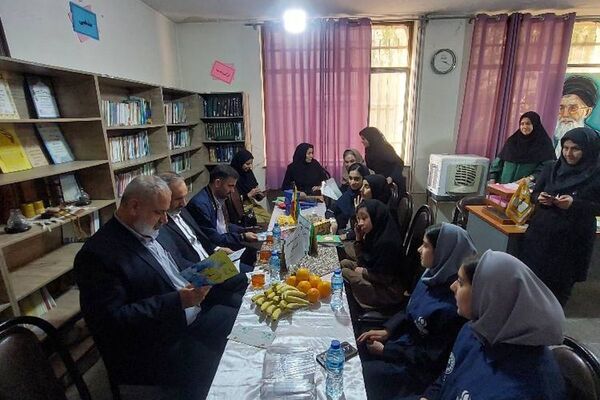 گفت‌وگوی خلاق دردبیرستان فاطمه‌الزهرا؛ نشست مشترک ناشر، معاونین و دانش‌آموزان نویسنده برای رفع چالش‌ها