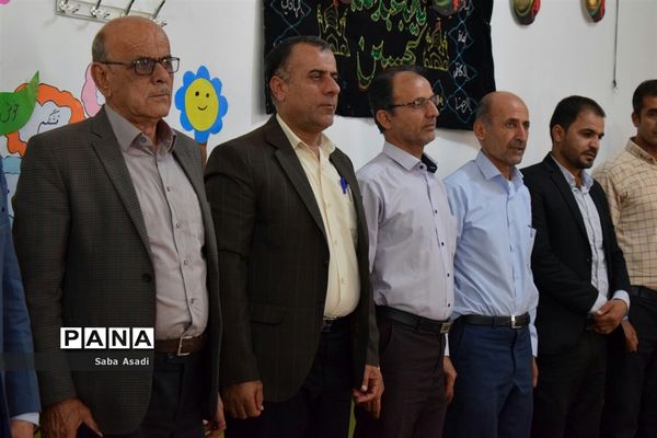 جشن شکوفه ها همزمان با سراسر کشور در مدارس شهر گله‌دار