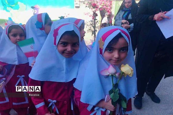 آئین زنگ شکوفه‌ها در کنار تخته