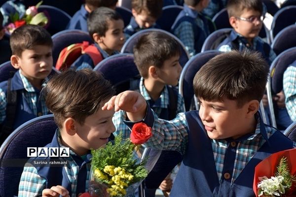 جشن شکوفه‌ها و غنچه‌ها