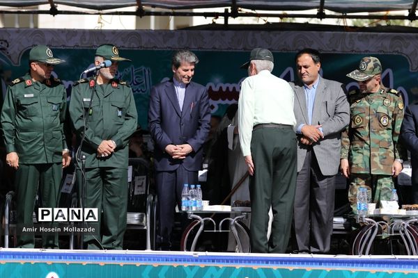 رژه نیروهای مسلح در ارومیه