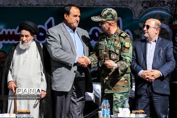 رژه نیروهای مسلح در ارومیه