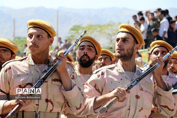 مراسم رژه نیروهای مسلح استان خراسان جنوبی به مناسبت آغاز هفته دفاع مقدس