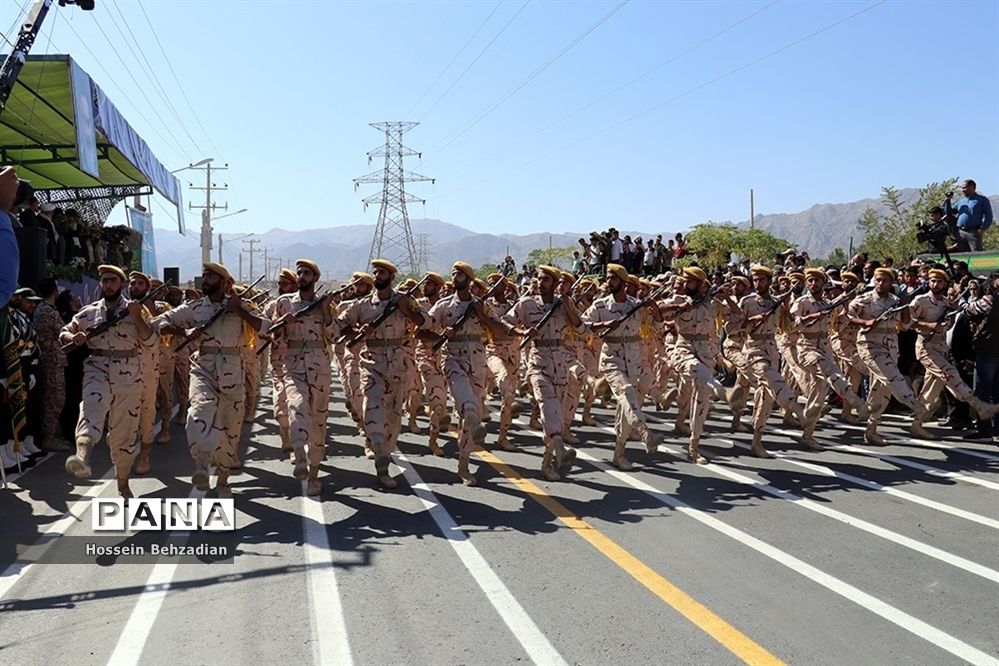 مراسم رژه نیروهای مسلح استان خراسان جنوبی به مناسبت آغاز هفته دفاع مقدس