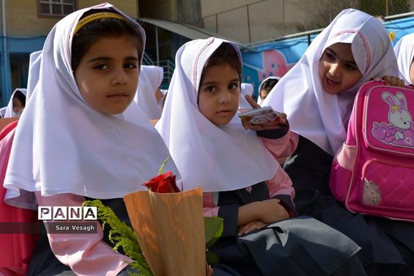 جشن شکوفه‌ها در مدارس شهریار