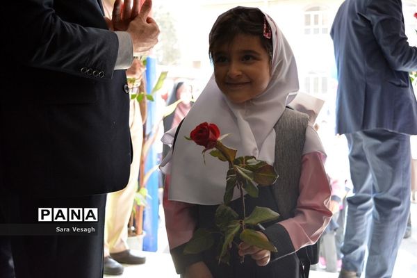 جشن شکوفه‌ها در مدارس شهریار