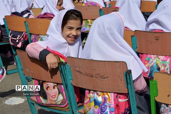 جشن شکوفه‌ها در مدارس شهریار