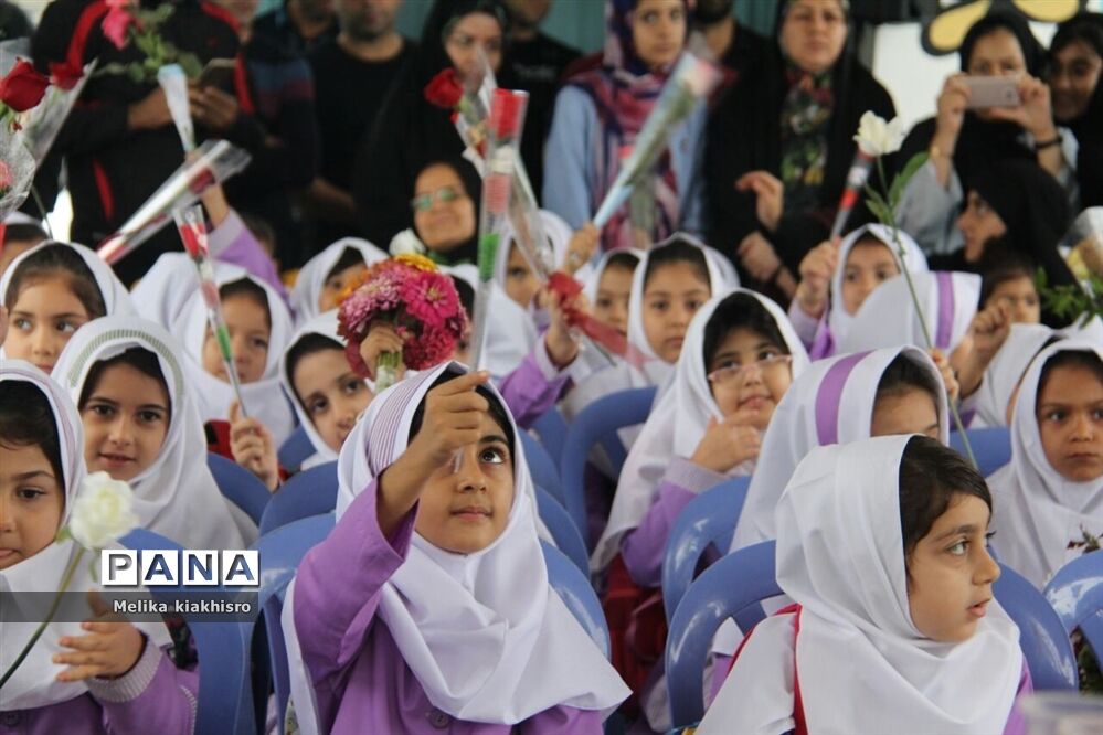 جشن شکوفه‌ها در محمودآباد
