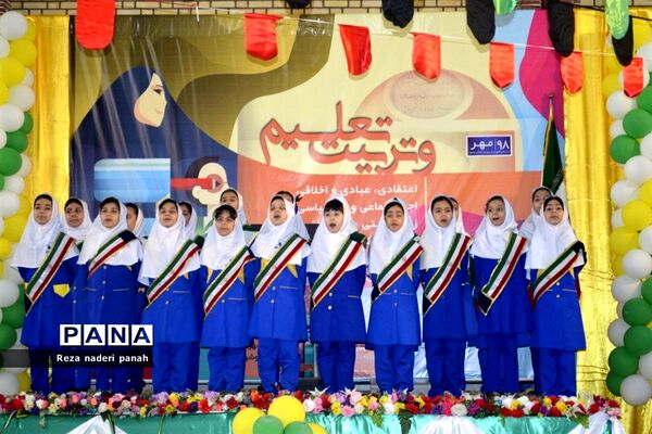 نواختن زنگ شکوفه‌ها در بوشهر