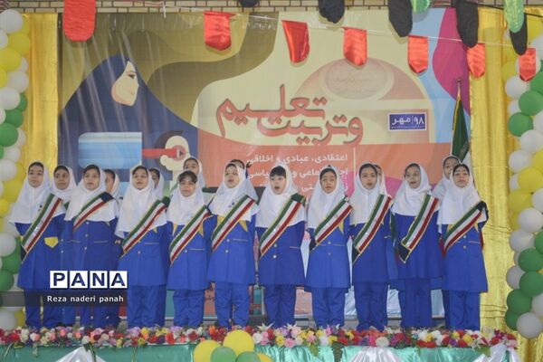 نواختن زنگ شکوفه‌ها در بوشهر
