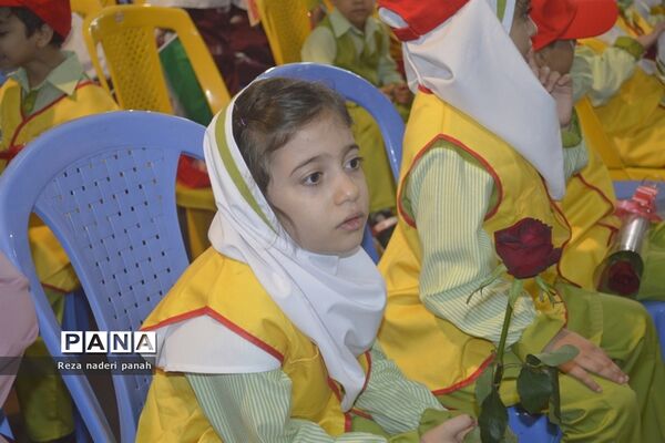 نواختن زنگ شکوفه‌ها در بوشهر