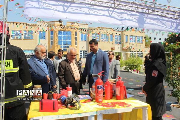نواختن زنگ شکوفه‌ها در بوشهر