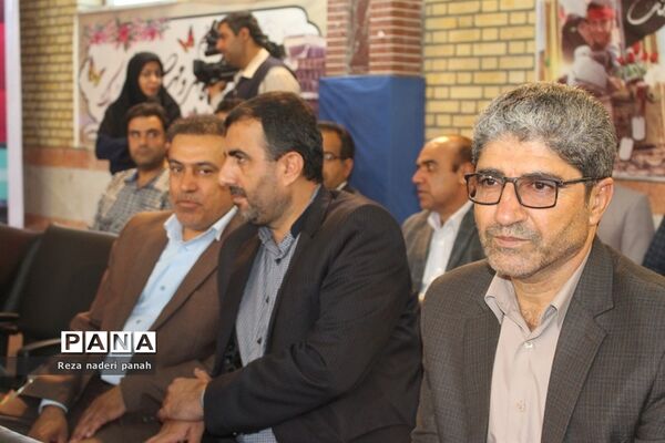 نواختن زنگ شکوفه‌ها در بوشهر