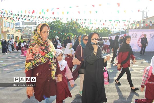 نواختن زنگ شکوفه‌ها در بوشهر