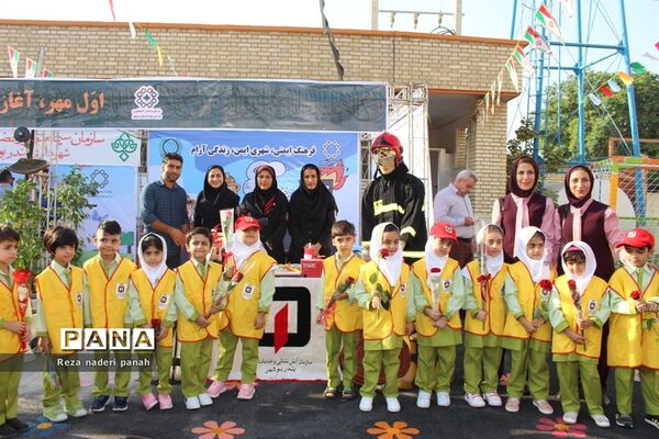 نواختن زنگ شکوفه‌ها در بوشهر