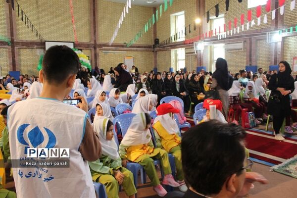 نواختن زنگ شکوفه‌ها در بوشهر