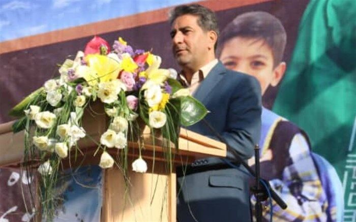 صیدلو:دانش آموزان مراقب هویت انسانی، ایرانی و اسلامی خود باشند