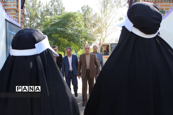 جشن جوانه‌ها در دبیرستان دخترانه شاهد شهرستان بیرجند