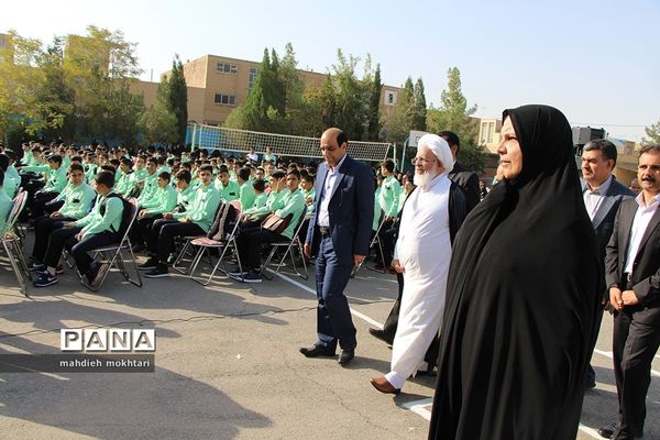 طنین زنگ مهر و مقاومت در مدارس یزد