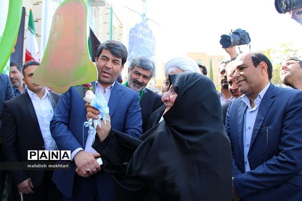 طنین زنگ مهر و مقاومت در مدارس یزد