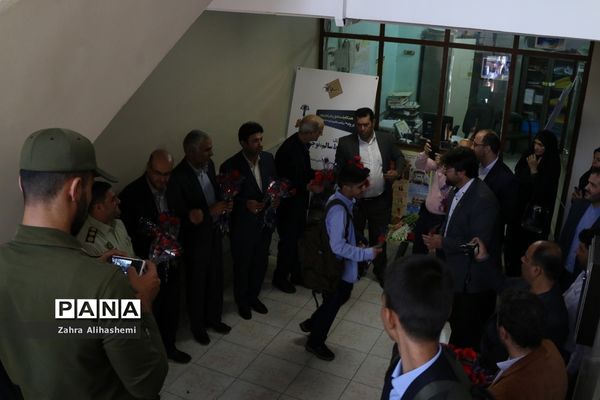 نواخته شدن زنگ سال تحصیلی جدید در دبیرستان شهید مفتح