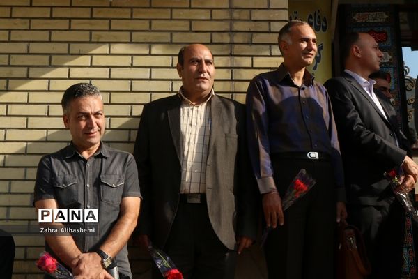 نواخته شدن زنگ سال تحصیلی جدید در دبیرستان شهید مفتح