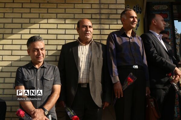 نواخته شدن زنگ سال تحصیلی جدید در دبیرستان شهید مفتح