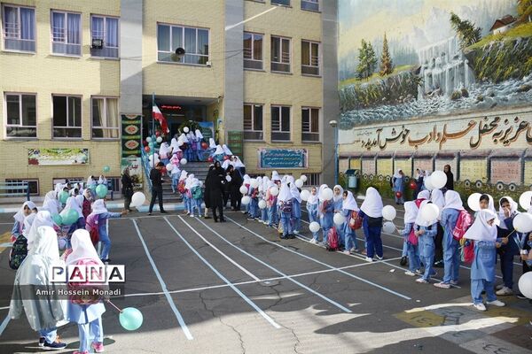 نواخته شدن زنگ مهر در دبستان ناموس تبریز