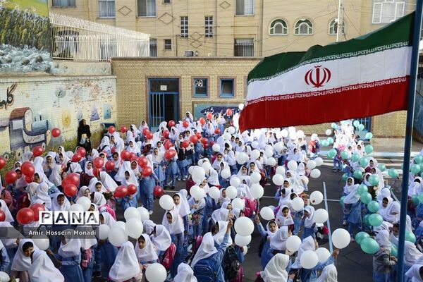نواخته شدن زنگ مهر در دبستان ناموس تبریز