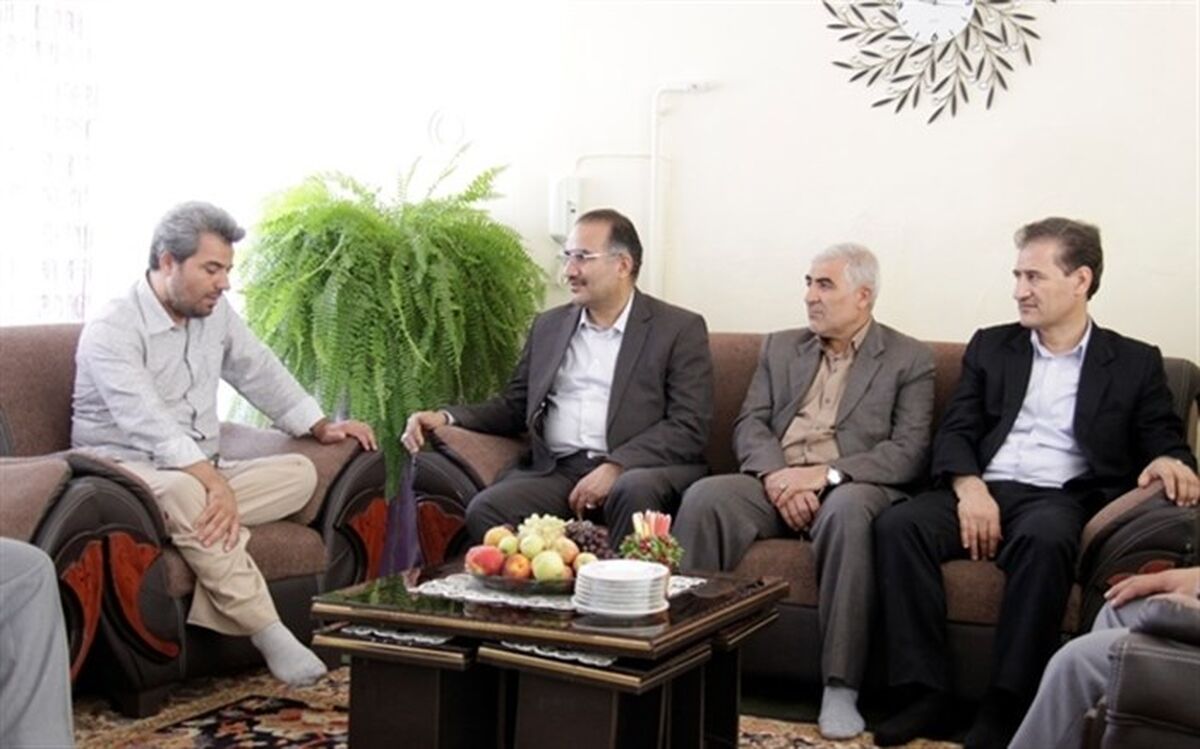 عیادت رییس مرکز سنجش وزارت و مدیر کل آموزش و پرورش کردستان از بیماران فرهنگی