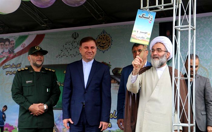 شروع سال تحصیلی دانش آموزان گیلانی با به صدا درآمدن زنگ مهر و مقاومت