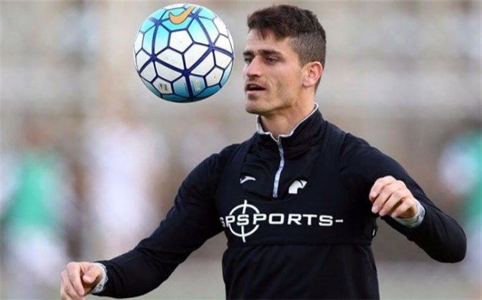 پاسخ کوتاه کاپیتان استقلال به اتهامات از سوی معاون سابق: او دیوانه است