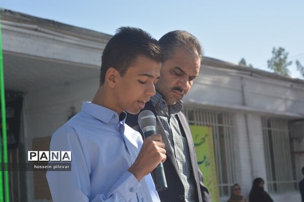 نواخته شدن زنگ روز اول مهر در دبیرستان شهید نواب صفوی بیرجند