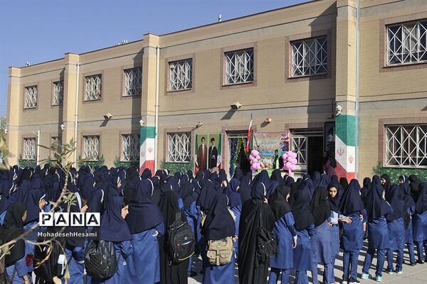 زنگ اول مهر در دبیرستان نمونه کاشی نیلوفر